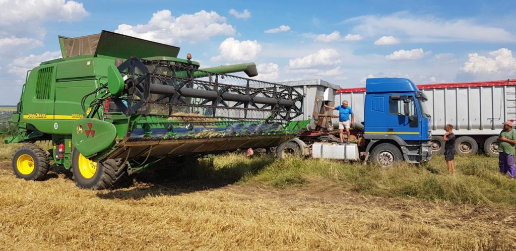 Recoltarea cerealelor cu combine agricole in Moldova-Alvar Service SRL - FOTO